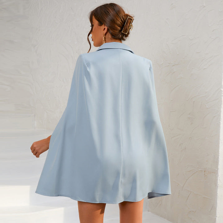 Damen Partykleid, kurz, im Cape-Blazer-Look mit eleganten Goldknöpfen, figurbetont und modisch.