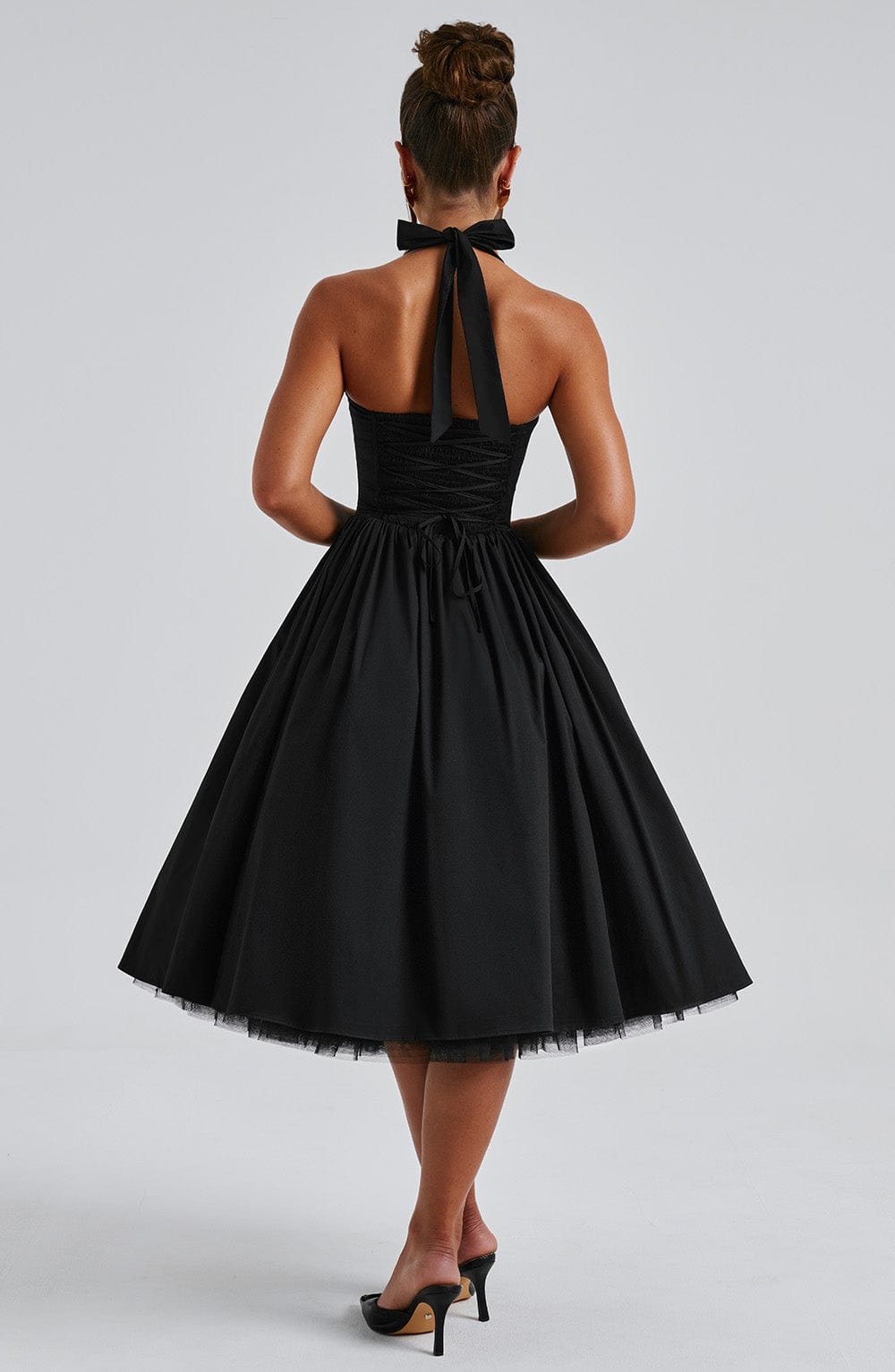 Zeitloses Damen Halter Midi Kleid, schick für Hochzeiten, Partys und andere Feierlichkeiten.
