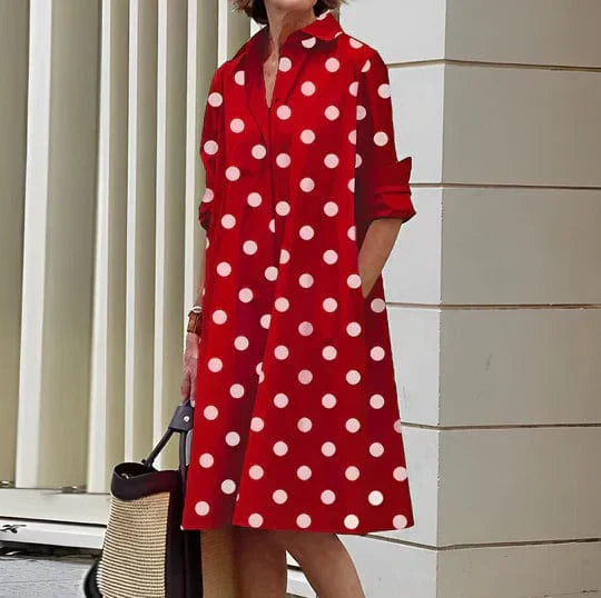 Vielseitiges Langarm Hemdkleid für Damen mit klassischem Punktemuster, ideal als Freizeit- & Frühlingskleid.