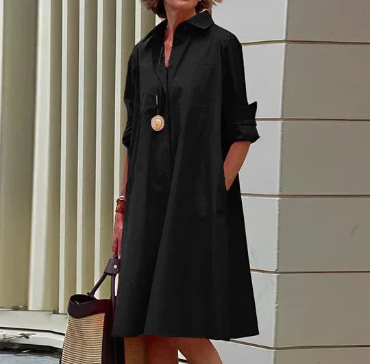 Modisches Midi Hemdkleid für Damen mit Punkten. Elegant und leger tragbares Kleid für viele Anlässe.
