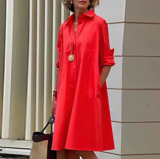 Damen Hemdkleid mit elegantem Punktemuster. Ein vielseitiges Langarmkleid, ideal für Casual-Looks.