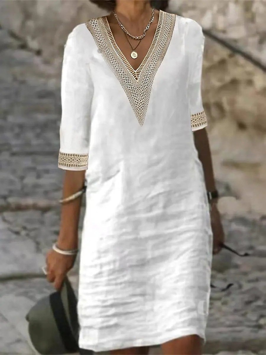 Damen Herbstkleid mit elegantem V-Ausschnitt, Spitzenbesatz und praktischen 3/4-Ärmeln für Komfort.