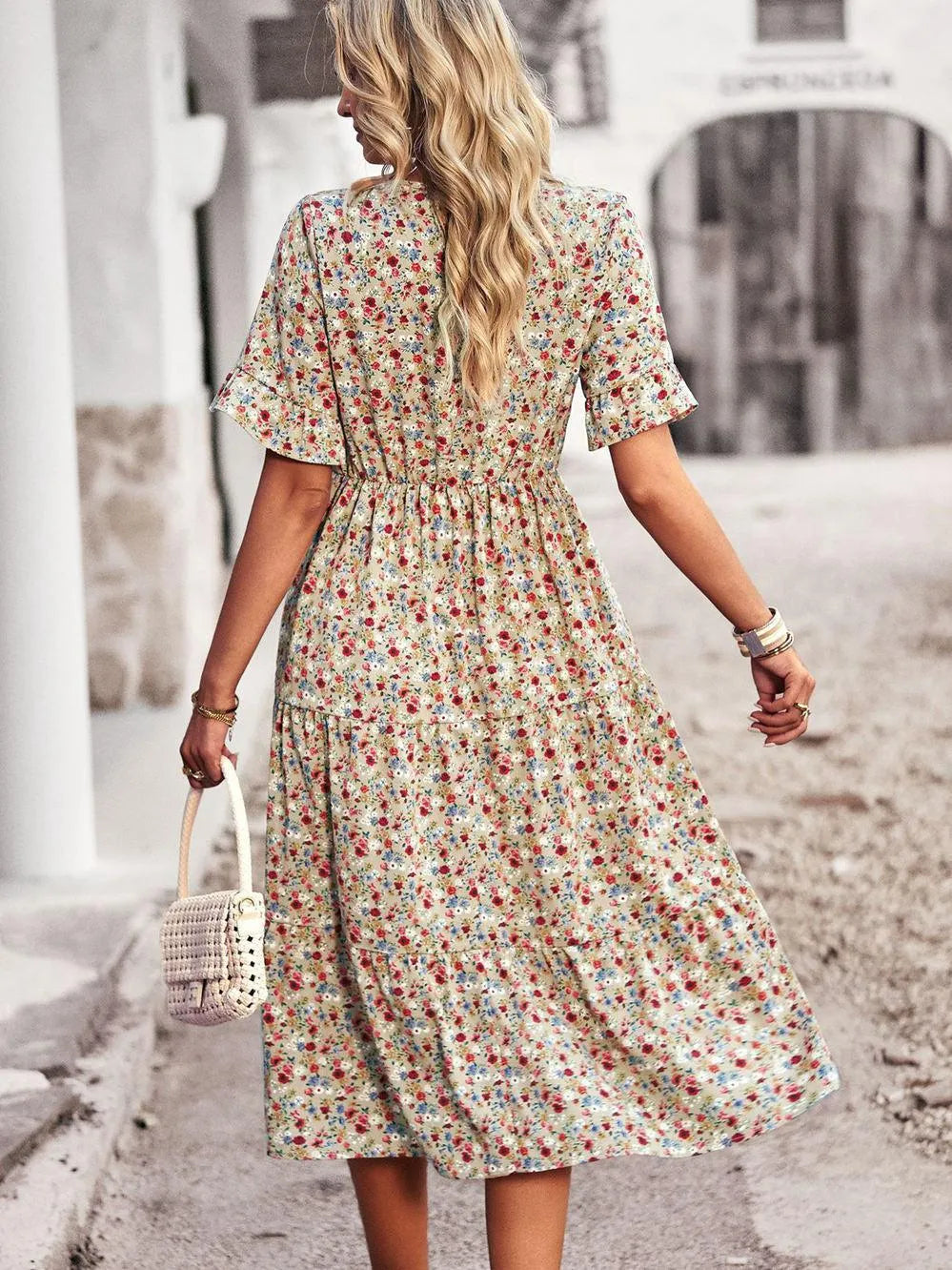 Modisches, elegantes Damen Langarmkleid für den Herbst, ideal für stilvolle Auftritte. Herbstmode für Frauen.