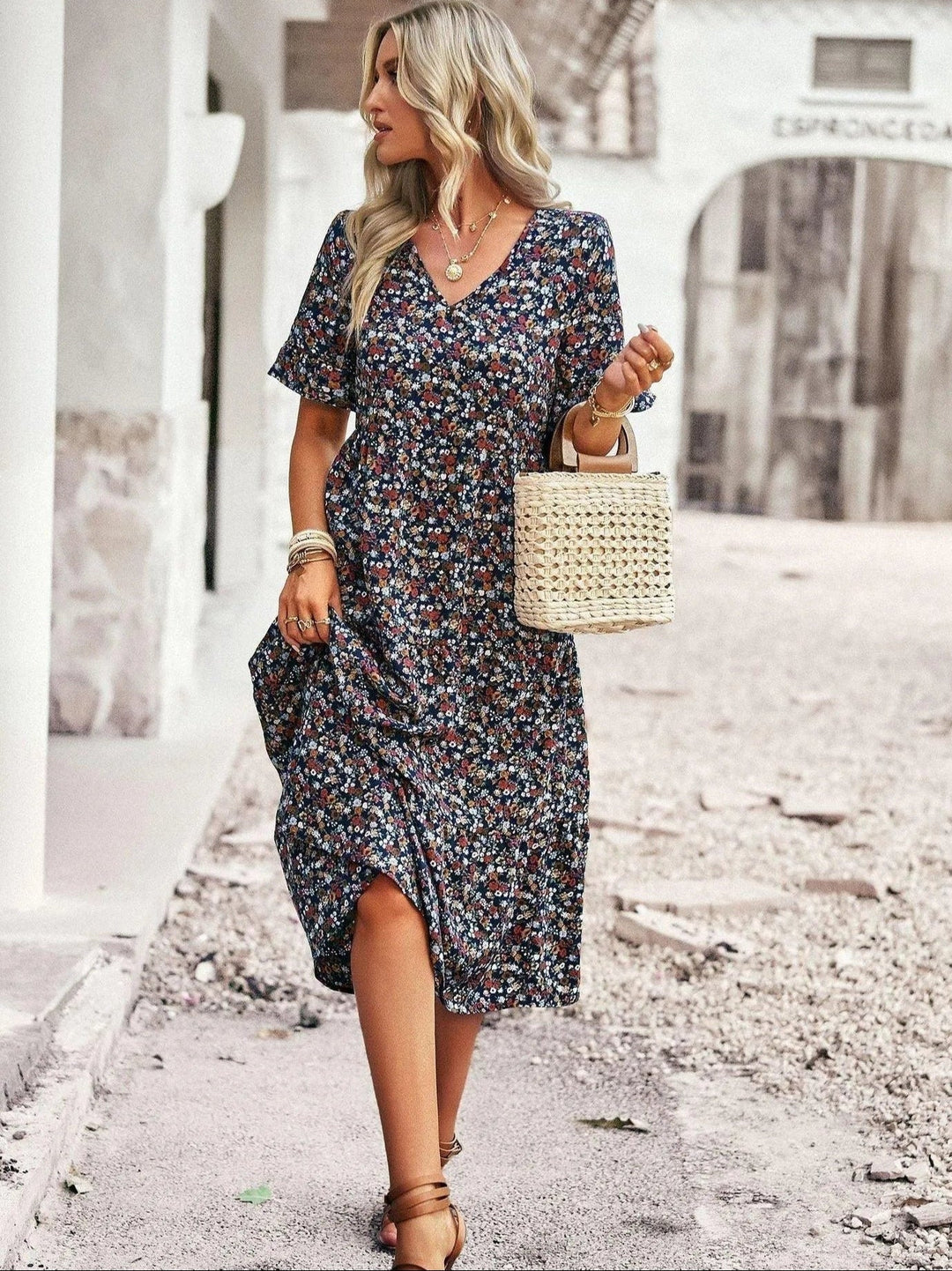 Vielseitiges Damen Langarmkleid für stilvolle Herbstoutfits. Ein Must-have für modische Herbsttage.