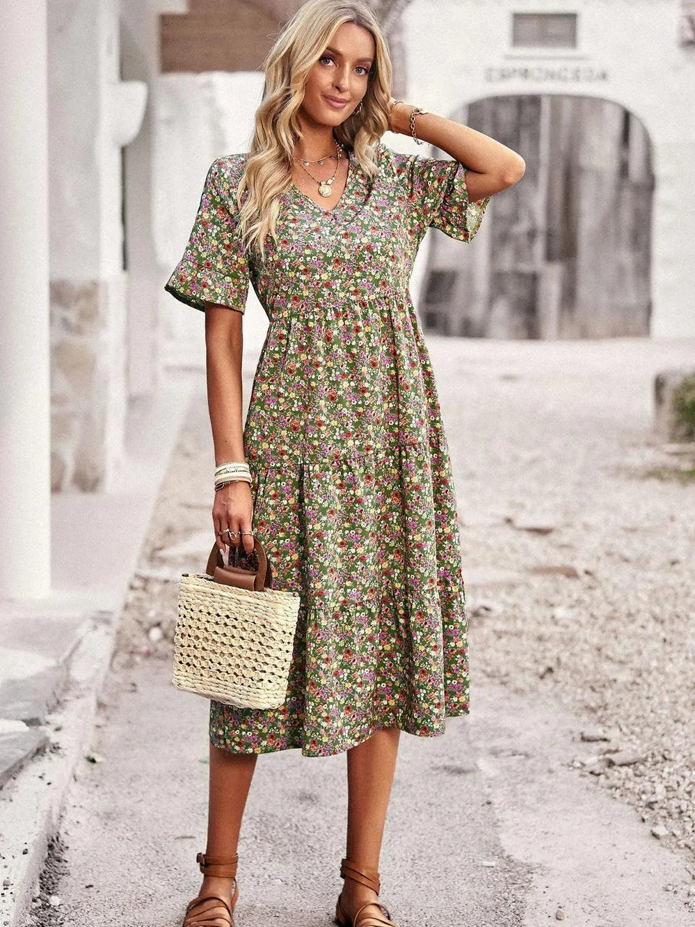 Stilvolles Damen Langarm-Herbstkleid, bequeme Passform für elegante Auftritte und modische Tage.