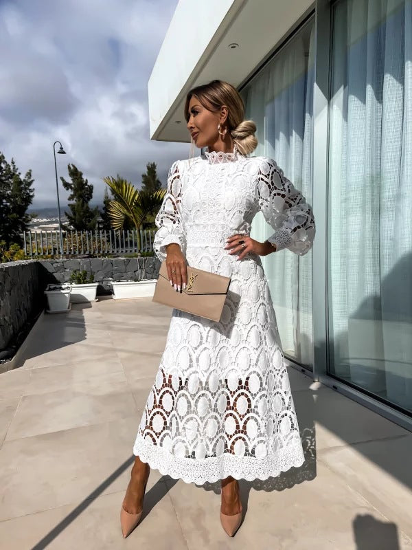 Bodenlanges, fließendes Damen Langarm Maxikleid, elegant und festlich für besondere Momente.