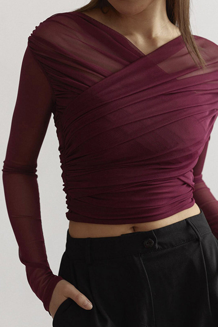 Elegantes Damen Langarmtop mit Rüschen für Sommerabende in Bordeauxrot, figurbetont und feminin.