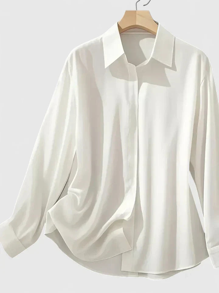 Klassisches marineblaues Damen Langarmshirt, minimalistisch & elegant.