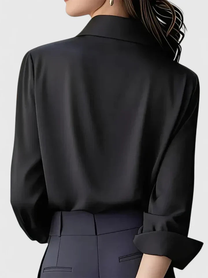Elegantes schwarzes Damen Langarmshirt, ideal für stilvolle Auftritte.