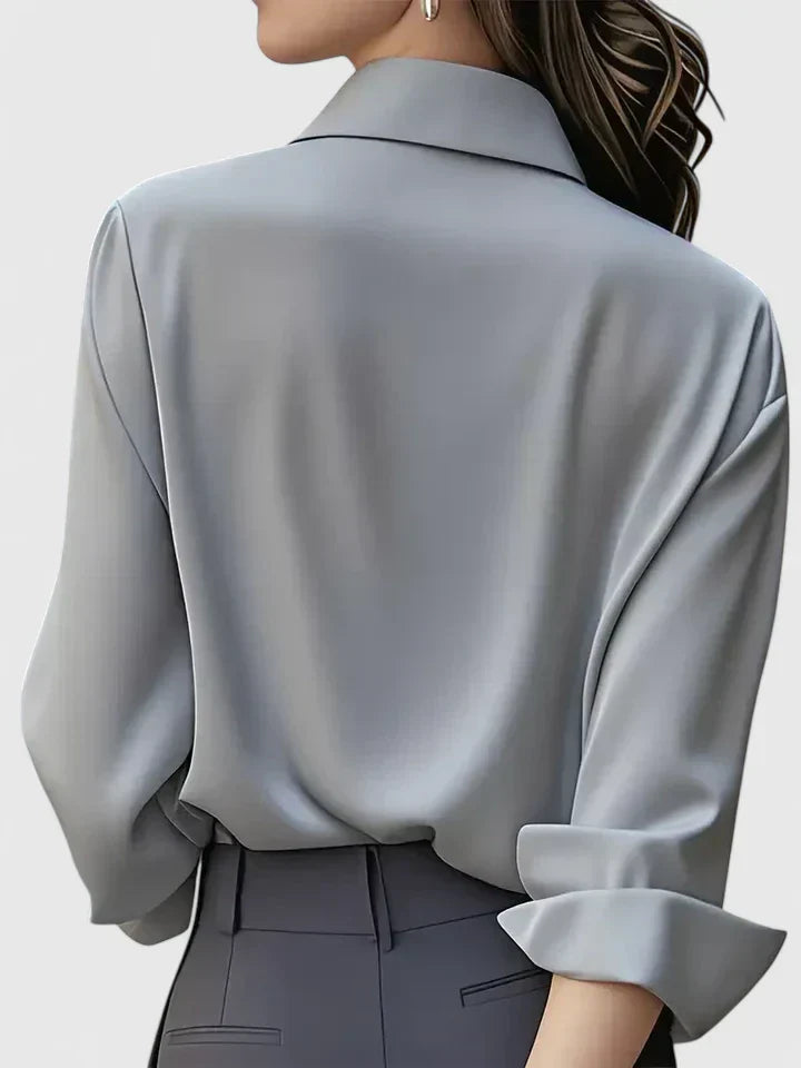 Damen Langarmtop für das Büro, elegant und professionell, in verschiedenen Farben.
