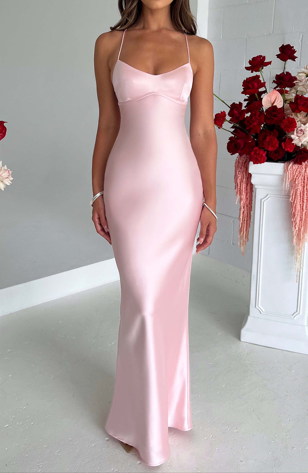 Rosafarbenes Damen Maxikleid, bodenlang. Elegantes Abendkleid und Partykleid für besondere Anlässe mit Glamour-Faktor.
