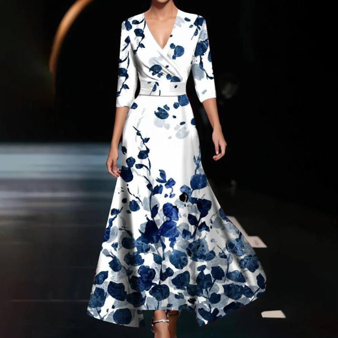 Modisches bedrucktes Damen Maxikleid. Stilvolles Abendkleid oder Partykleid für elegante Anlässe und Damenmode.