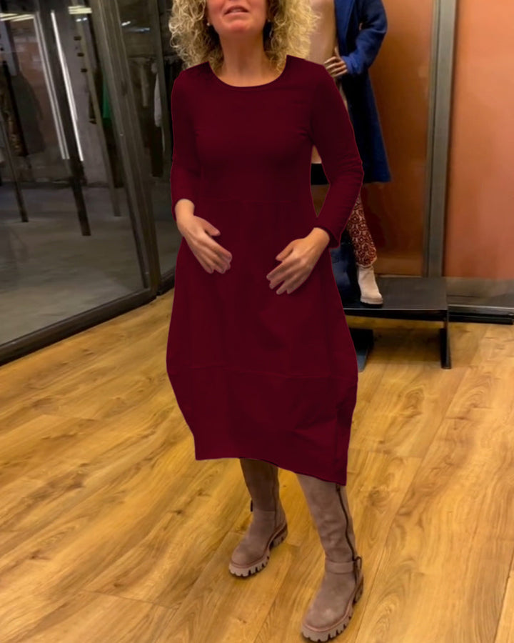 Damen Midikleid in A-Linie am Kleiderbügel. Langarmkleid mit Taschen, elegant und vielseitig für jede Jahreszeit.