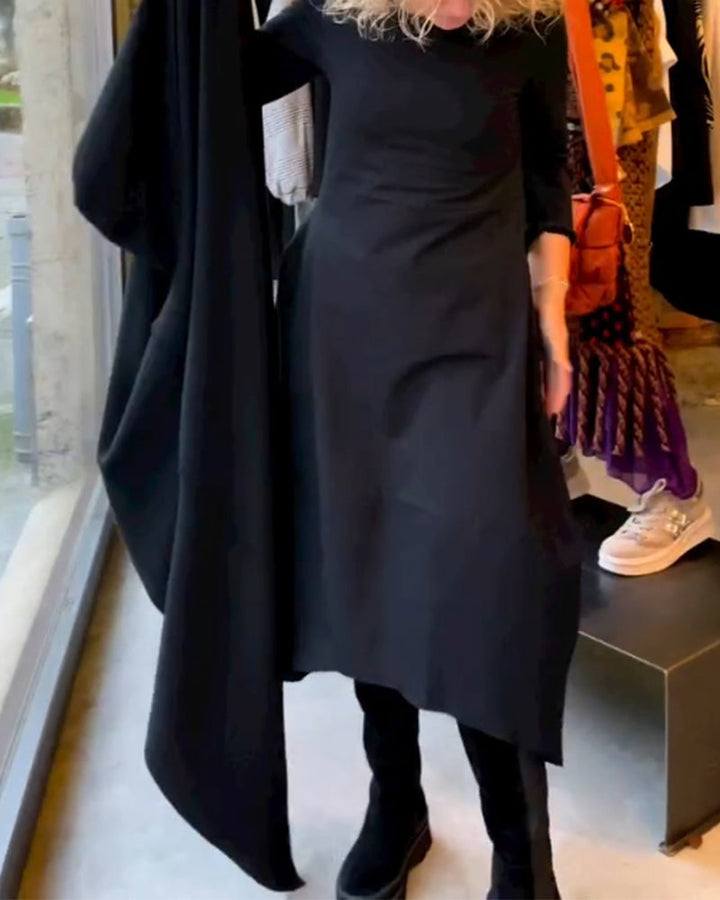Detailaufnahme der praktischen Taschen am eleganten Damen Midikleid. Funktionelles und stilvolles A-Linien Langarmkleid.