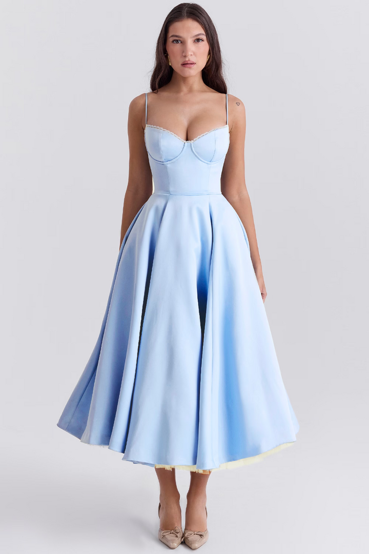 Elegantes Damen Midikleid in fließender A-Linien-Silhouette, perfekt für stilvolle Herbsttage.