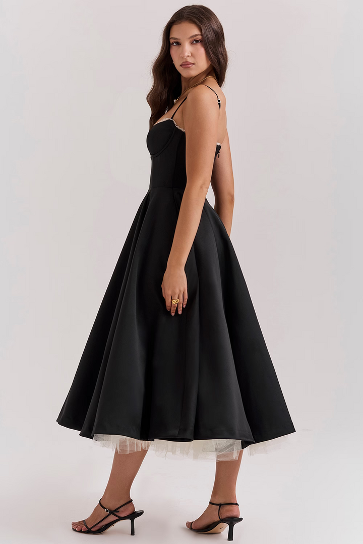 Komfortables und elegantes Damen Midikleid in fließender A-Linie, ideal für kühle Herbsttage.
