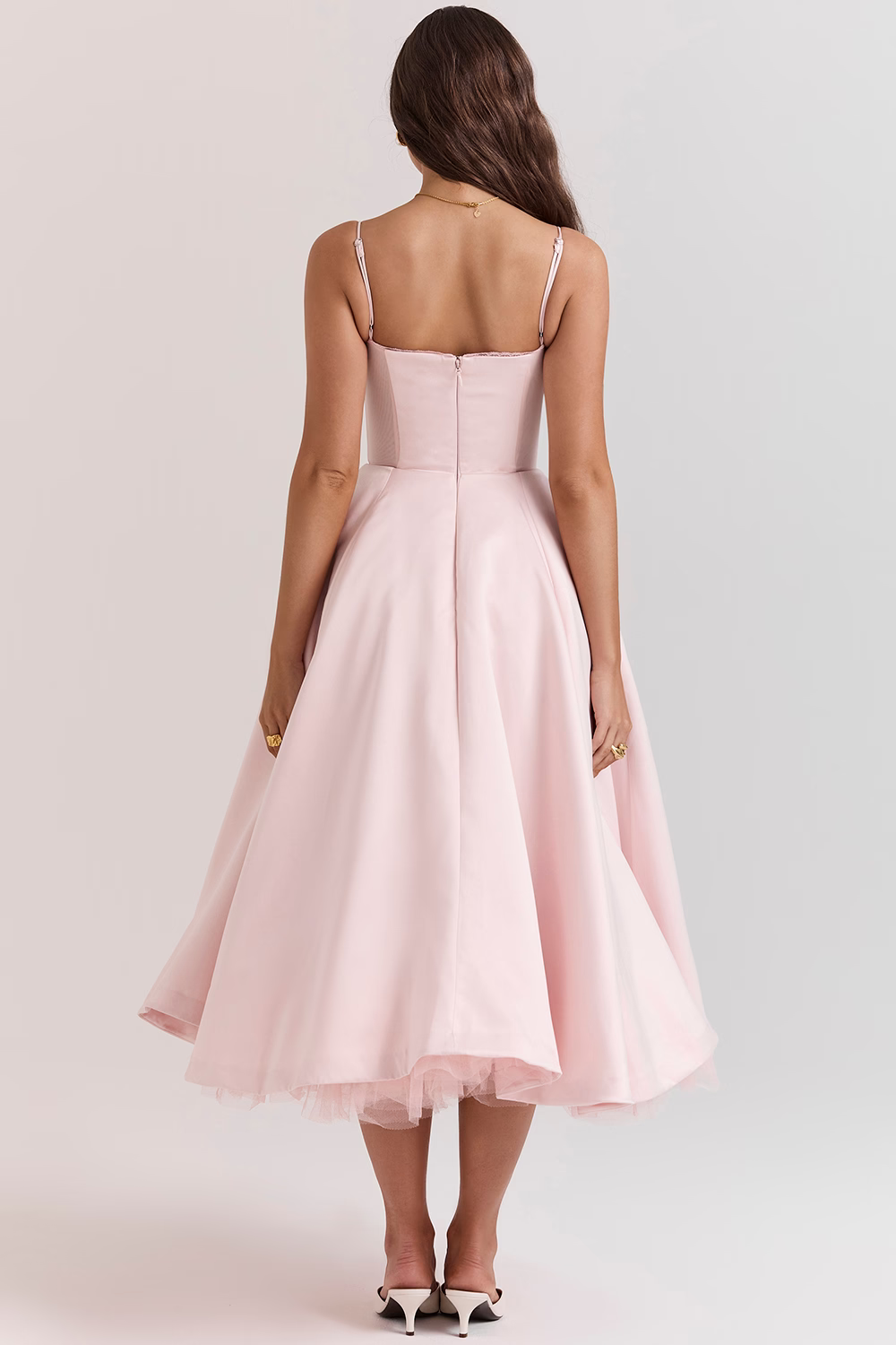 Modernes Damen Midikleid mit fließender A-Linien-Silhouette, elegant und bequem für den Herbst.