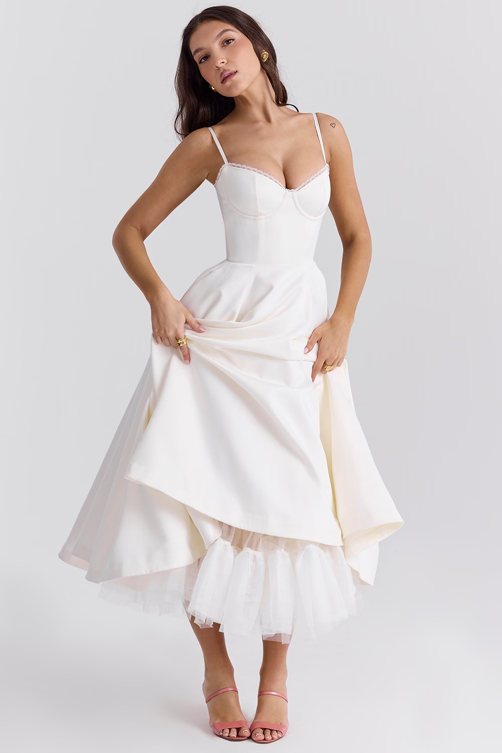Schickes Damen Midikleid, vielseitig kombinierbar, fließende Silhouette für elegante Herbst-Looks.