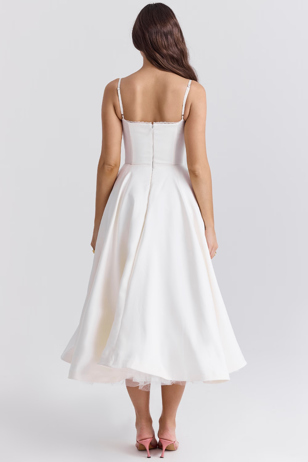 Herbstliches Damen Midikleid mit fließender A-Linie, elegant & figurbetont für stilvolle Auftritte.
