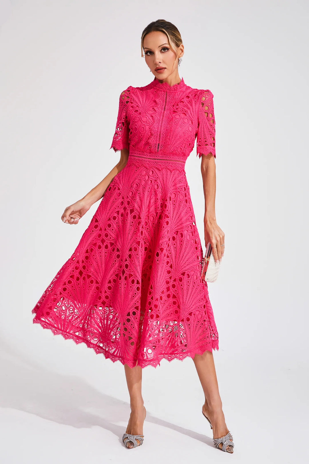 Stilvolles Damenkleid, knielang, elegantes Midikleid, vielseitig für besondere Anlässe.