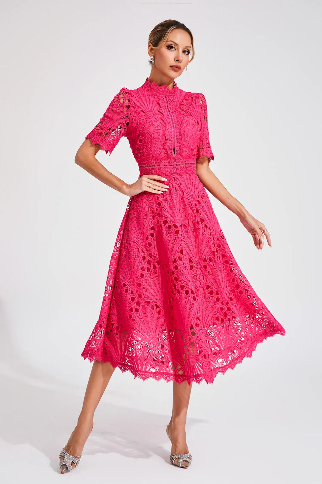 Klassisches Damen Midikleid, stilvolles Design, ideal für Cocktailempfänge & Feiern.