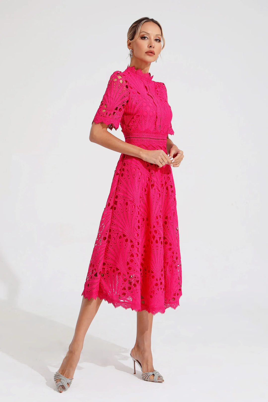 Vielseitiges Damen Midikleid, elegant geschnitten, perfekt für stilvolle Abendveranstaltungen.