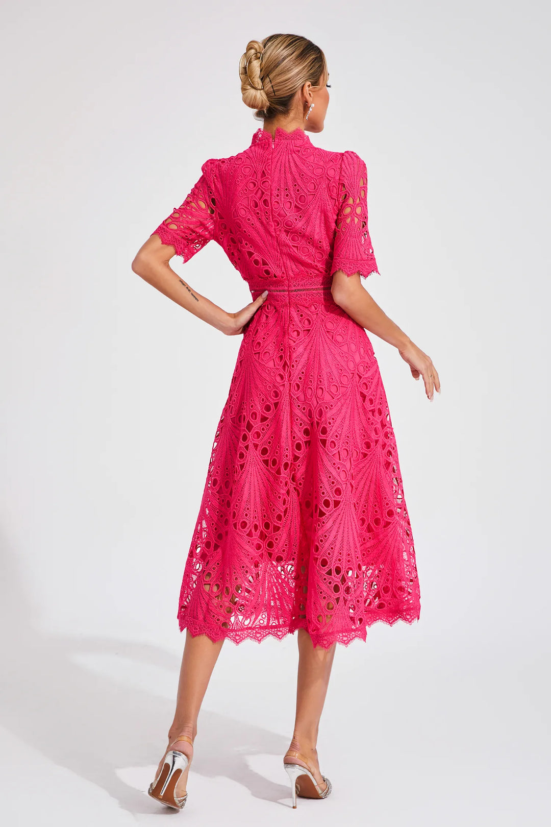 Feminin & elegant: Damen Midikleid, das ideale Cocktail- oder festliche Kleid für jeden Anlass.