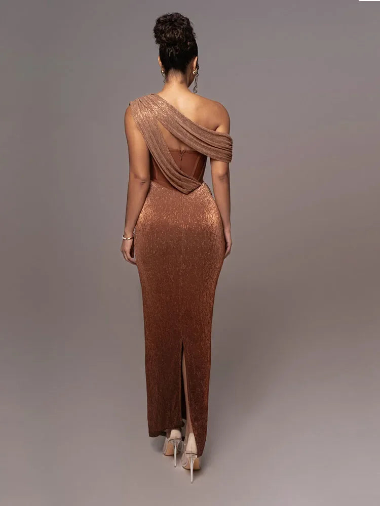 Glamouröses One-Shoulder Partykleid für Damen. Langes, fließendes Design in schimmerndem Metallic-Ton.