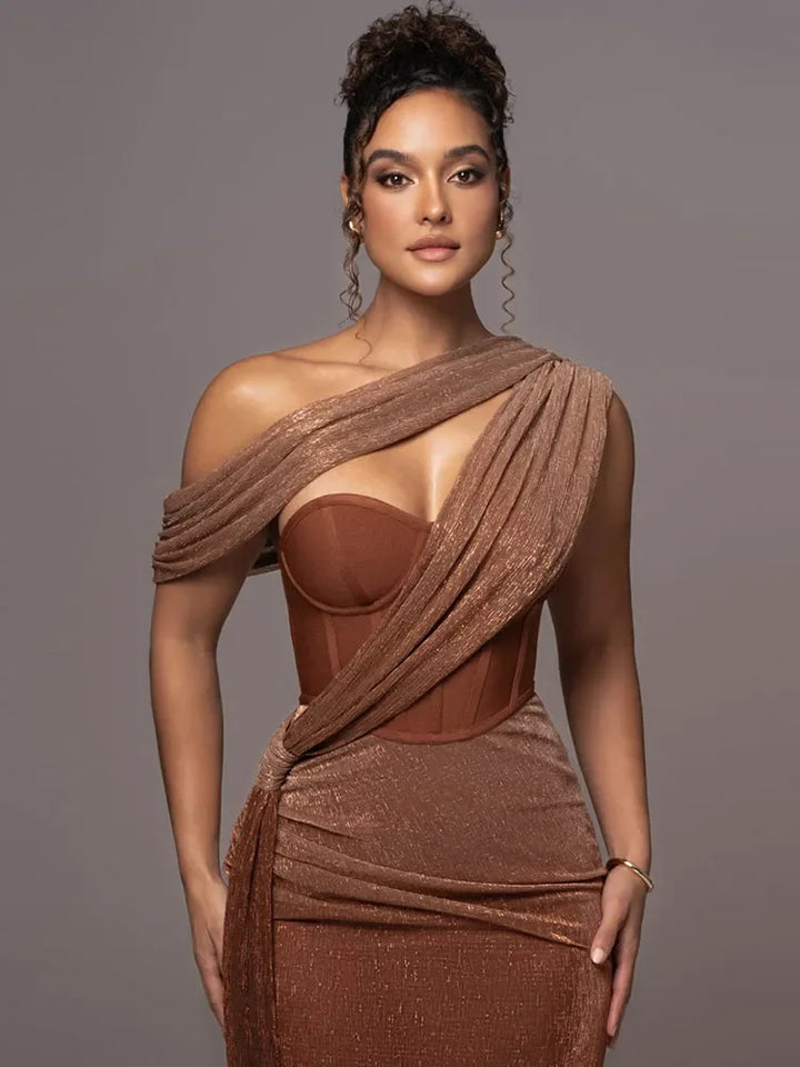Festliches Damen Abendkleid, One-Shoulder Schnitt, in schimmernder Braun-Grün Metallic-Optik für eleganten Auftritt.
