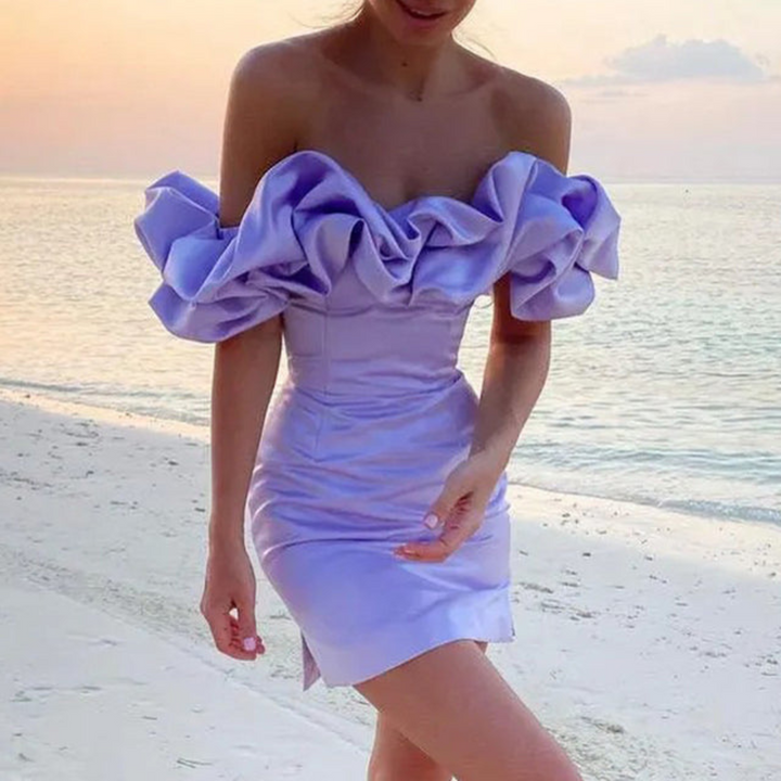 Kurzes Sommerkleid für Frauen mit verspielten Rüschen, bequem und schick für warme Tage & Partys.