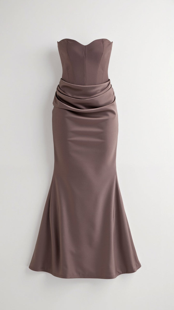 Modernes Maxikleid für Damen: Säulen-Design, ideal als festliches Kleid oder elegantes Abendkleid in Grün.