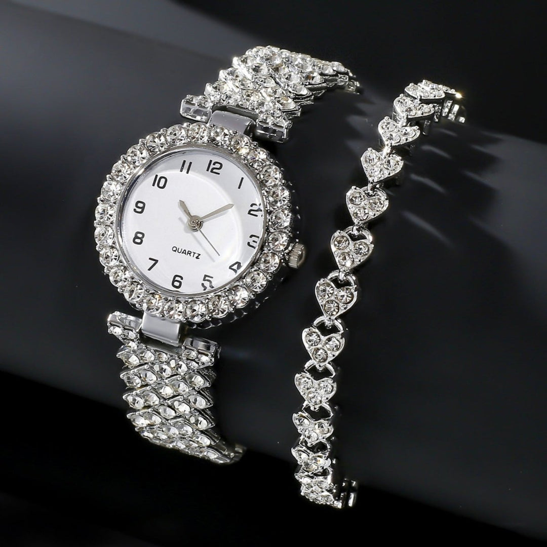 Komplettes Damen Uhren- und Armbandset mit Glitzersteinen, Herz-Design und luxuriösem Flair, ein schönes Accessoire.