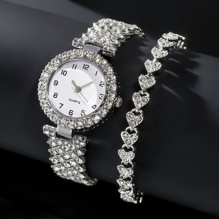 Komplettes Damen Uhren- und Armbandset mit Glitzersteinen, Herz-Design und luxuriösem Flair, ein schönes Accessoire.