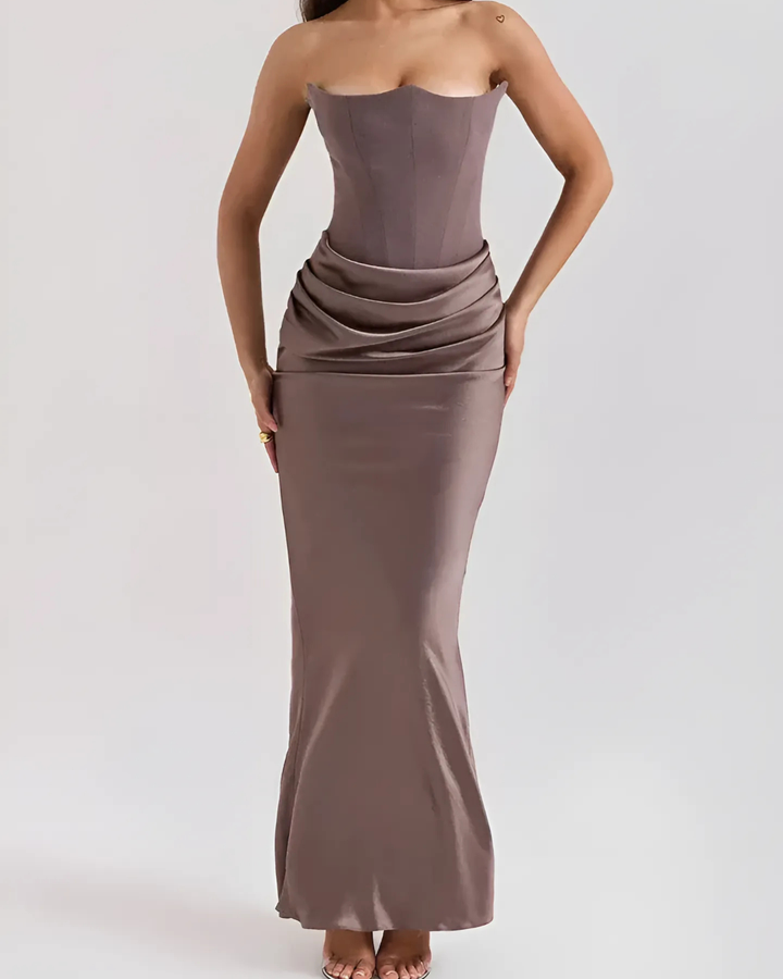 Elegantes, drapiertes Damen Maxikleid, ideal für Hochzeitsgäste oder festliche Anlässe, aus fließendem Stoff.