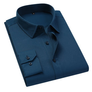 Gepflegtes Herren Businesshemd, Langarm, perfekt für professionelle Auftritte. Elegantes, einfarbiges Hemd für Herrenmode.