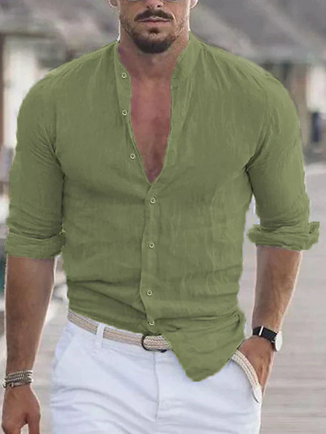 Elegantes Herrenhemd in Hellblau, atmungsaktiv und knitterarm, ideal für stilvolle Sommerabende.