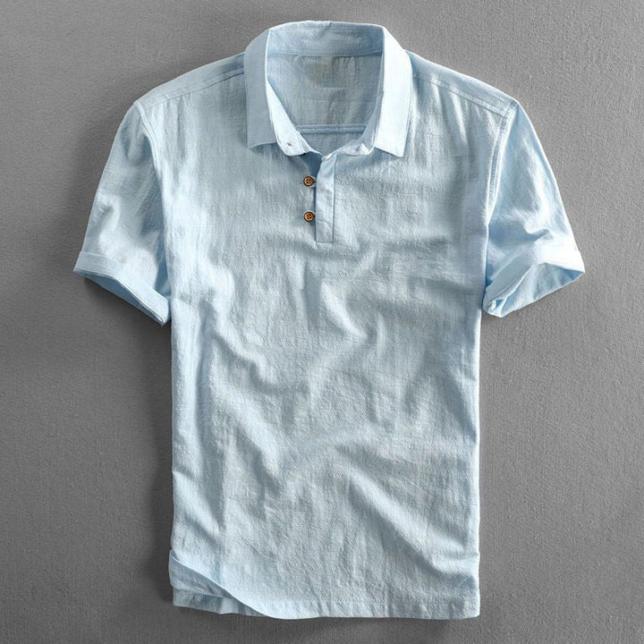 Elegantes Herren Polohemd mit Stehkragen für Business Casual und Freizeit. Bequemes Kurzarm-Design, ideal für den Sommer.