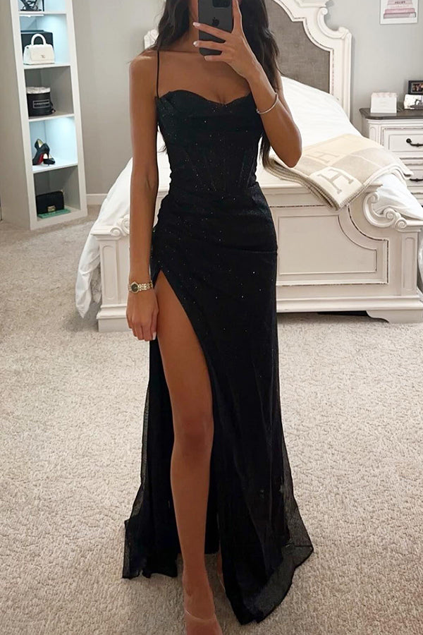 Glamouröses Abendkleid für Damen, lang, mit Korsett-Detail & fließender Drapierung. Ideal für Abende & Parties.