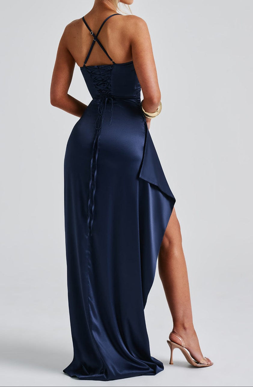 Festliches marineblaues Abendkleid für Damen, langes Design mit zarten Spaghettiträgern & seitlichem Schlitz.