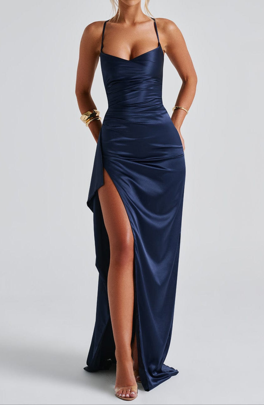 Langes marineblaues Abendkleid für Damen, figurbetont mit Spaghettiträgern und sexy Schlitz, festlich.