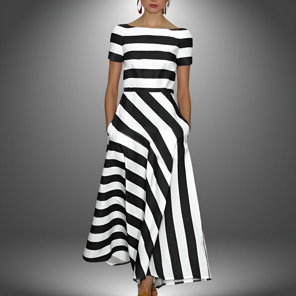 "Elegantes Midikleid mit taillierter Passform, Midilänge, dezente Raffungen und eleganter Ausschnitt in femininem Stil."