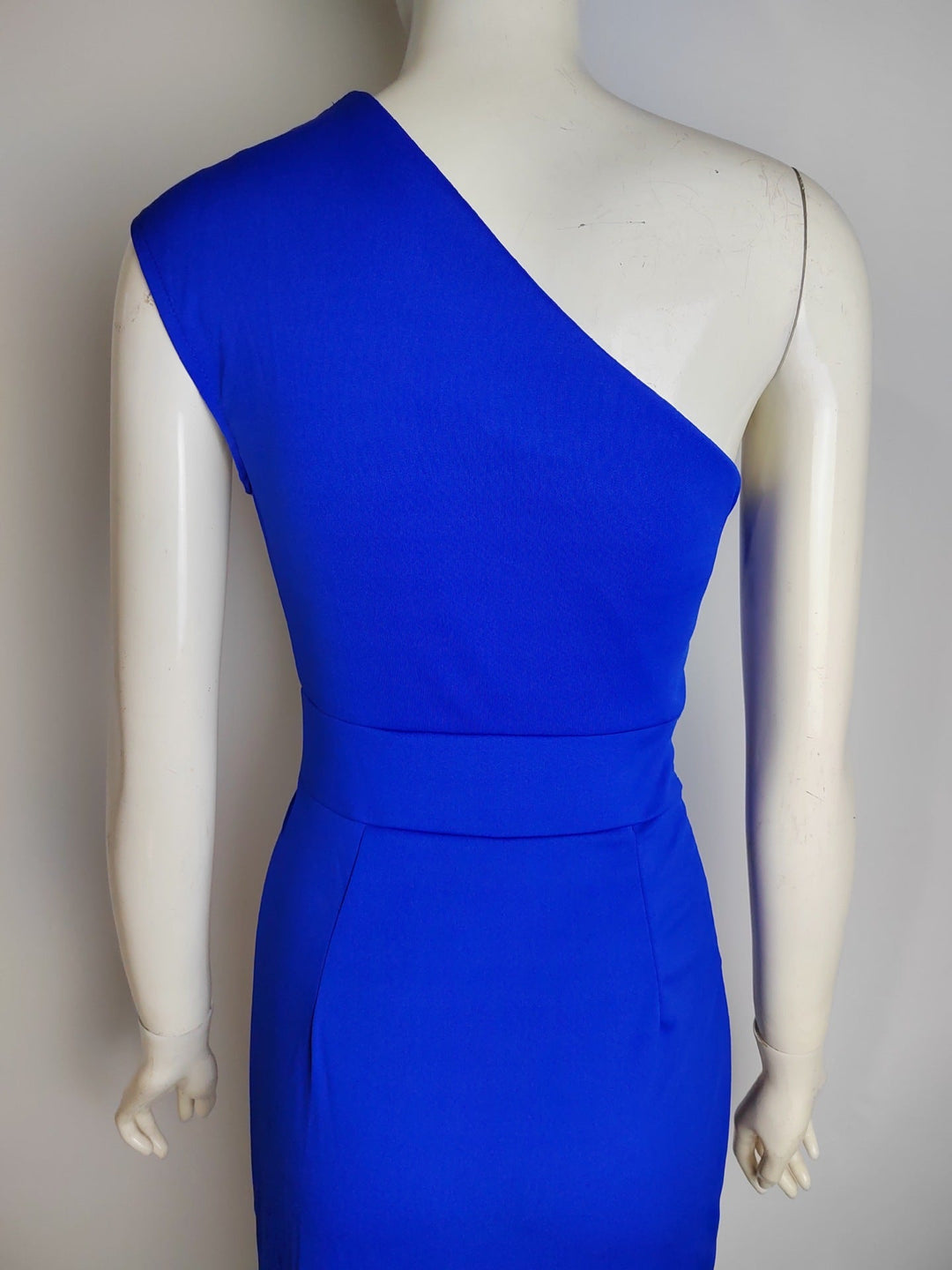 Vielseitiges Damen Festkleid, ärmellos und elegant; ideal für besondere Anlässe im Sommer oder zu jeder Jahreszeit.
