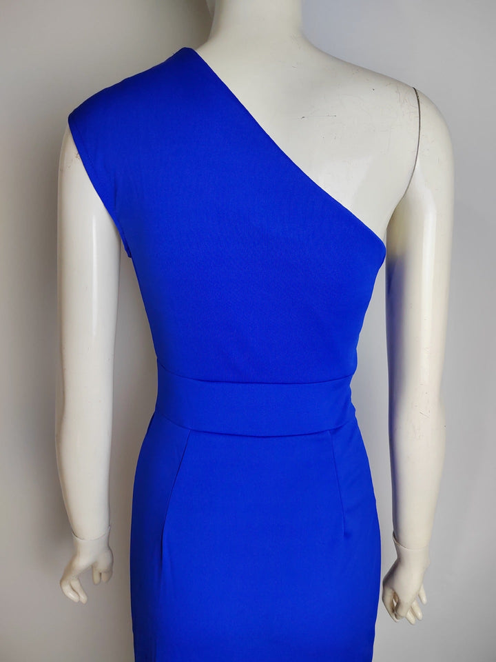Vielseitiges Damen Festkleid, ärmellos und elegant; ideal für besondere Anlässe im Sommer oder zu jeder Jahreszeit.