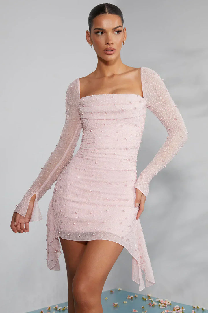 Damen Partykleid in Rosé, Minilänge, Langarm, mit elegantem Kragen für einen glamourösen Auftritt.