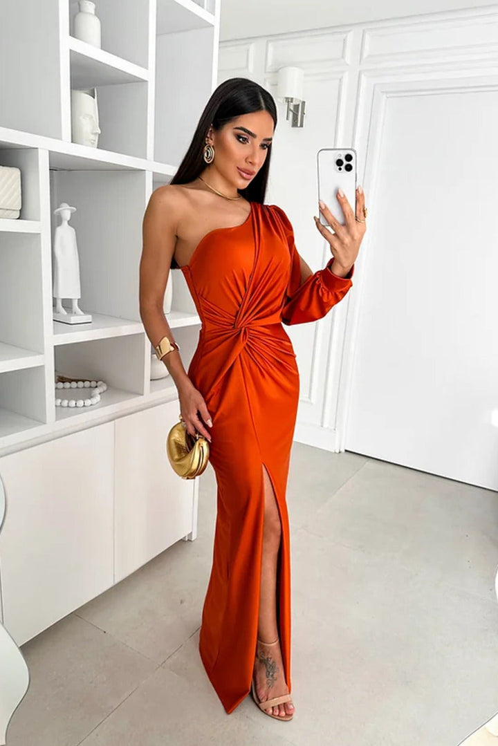 Festliches schwarzes Ein-Schulter Abendkleid, Damenmode für glamouröse Bälle & Cocktailempfänge.