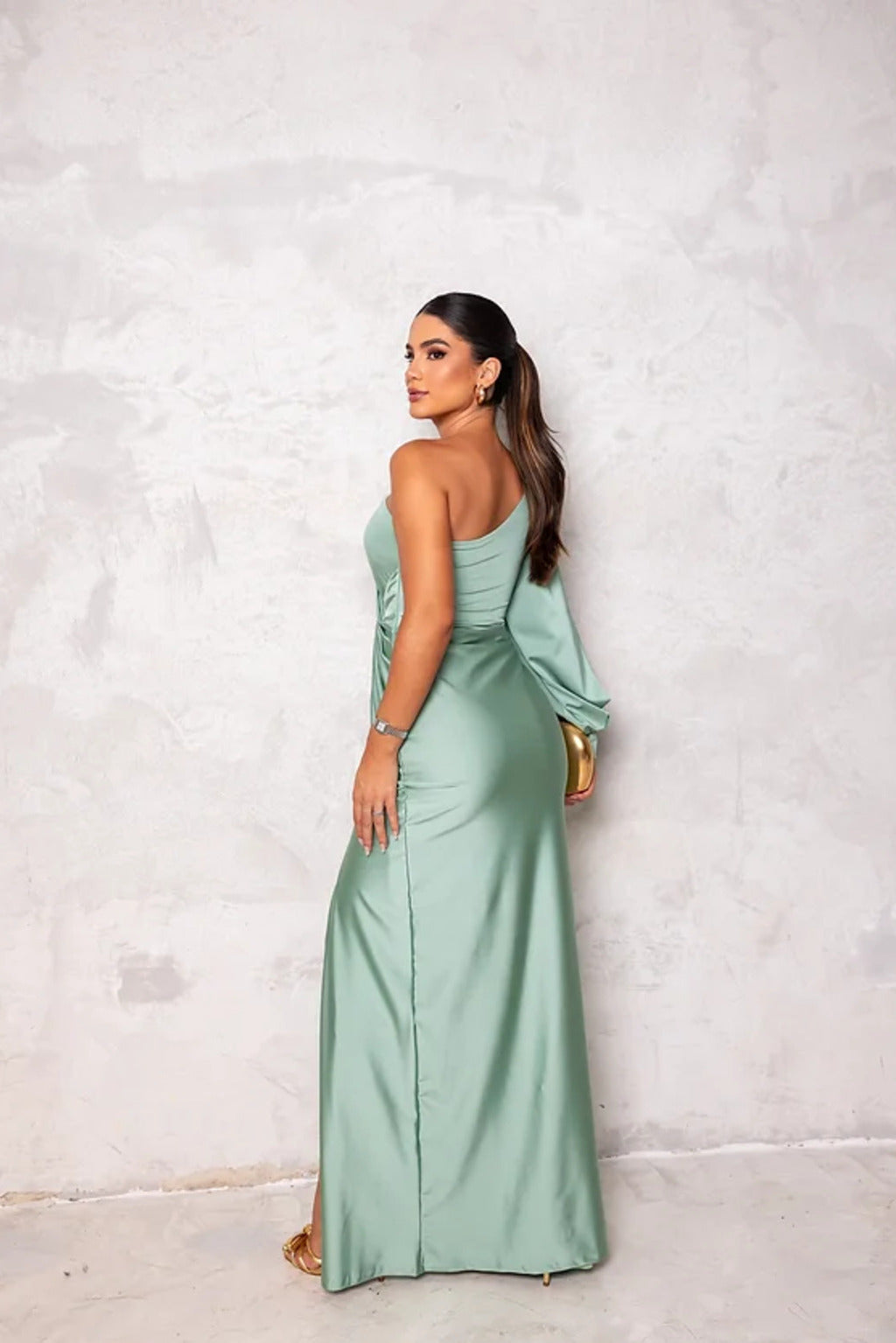 Elegantes schwarzes Damenkleid, Ein-Schulter-Design, ideal für glamouröse Anlässe & Empfänge.