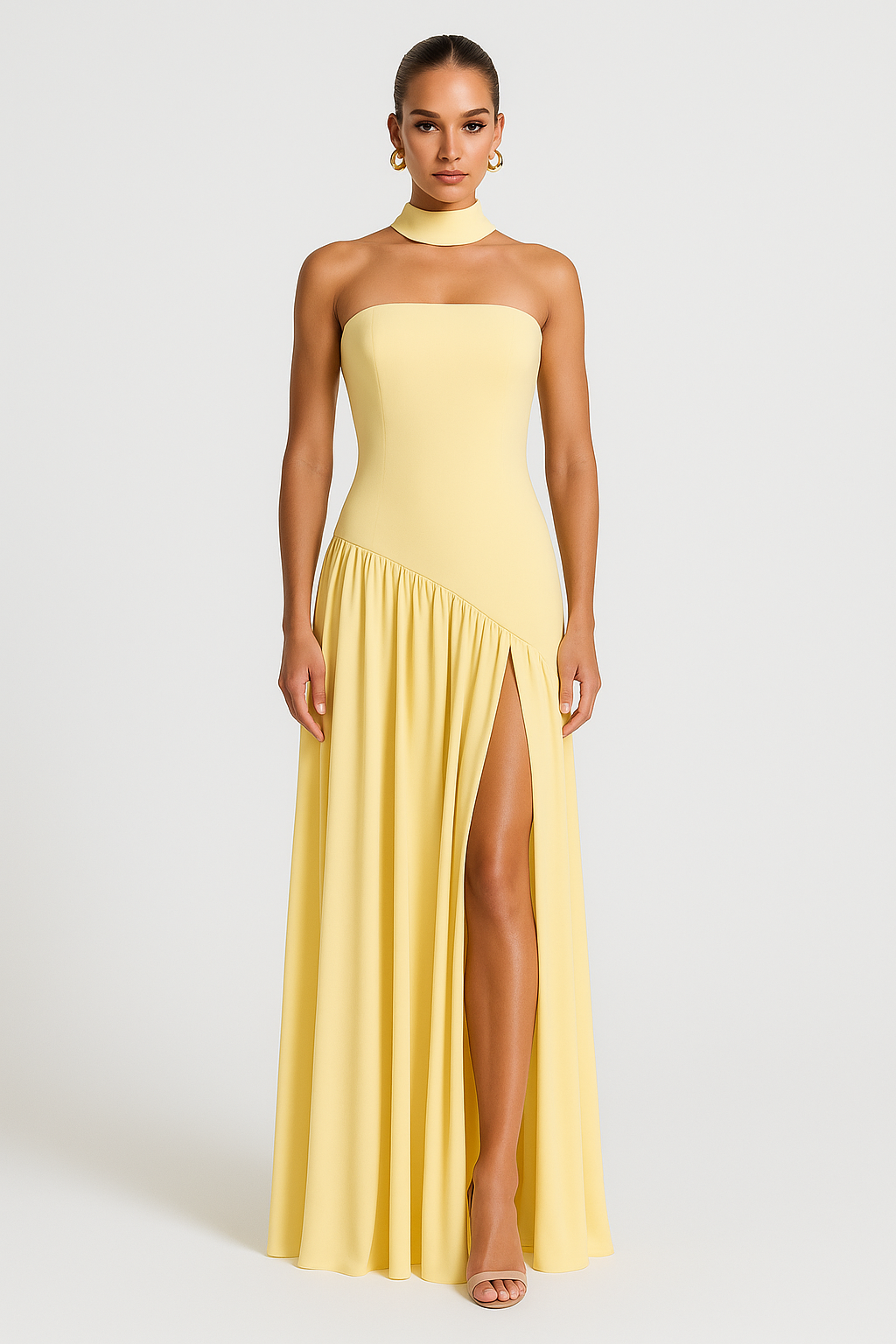 Elegantes trägerloses Damen Maxikleid mit stilvollem Schlitz, ideal für Abend- und besondere Anlässe.