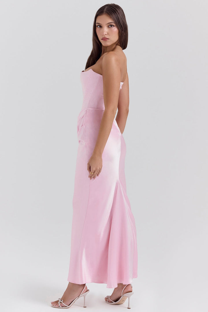 Wunderschönes trägerloses Maxikleid für Hochzeitsgäste. Elegantes Damen Abendkleid, schulterfreier Look. Maxikleid.