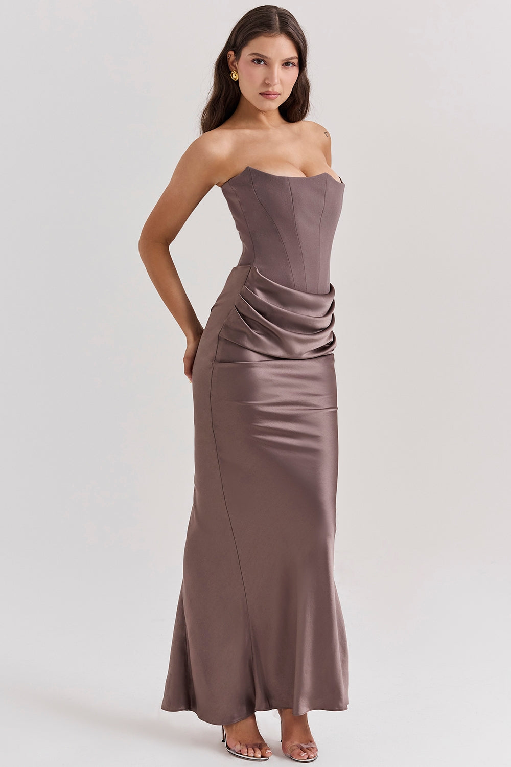 Elegantes trägerloses Maxikleid für Damen. Schulterfrei, fließend, perfekt für Hochzeiten & Feste. Wunderschönes Abendkleid.