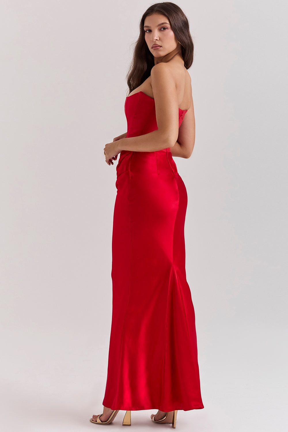 Elegantes trägerloses Damen Maxikleid, fließend & schulterfrei. Ideal als Hochzeitsgastkleid oder formelles Abendkleid.